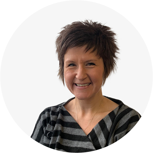 Lynne, Travel expert