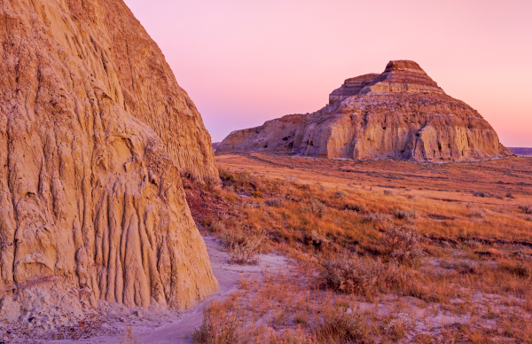  CASTLE BUTTE, BIG MUDDY BADLANDS, NEAR CORONACH_PHOTO CREDIT: TOURISM SASKATCHEWAN/DAVE REEDE PHOTOGRAPHY