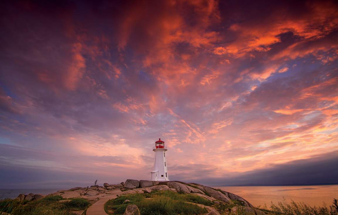 Peggy’s Cove has been an artist and explorers paradise for over 150 years. This picture postcard village, on the rugged Atlantic shoreline, stands on solid rock above the crashing surf. The lighthouse is the most photographed lighthouse in the world. Enjoy some free time to exploring the rocks, the trails & the village. Departs Daily:  1 Jul - 15 Oct at 1pm Duration: 3½ hours