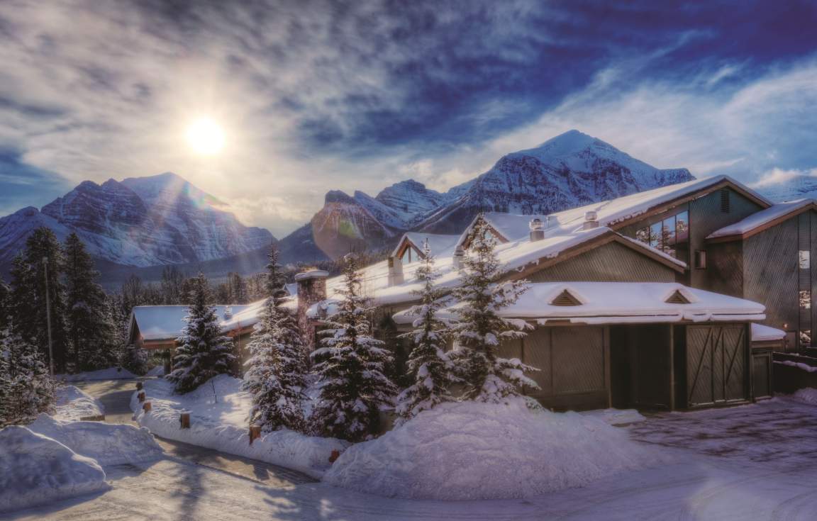 Lake Louise Inn Exterior - Winter